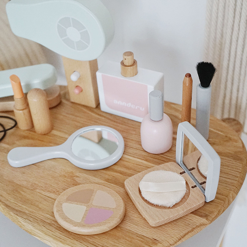 New Children Wooden Simulation - огляд і ціна Beauty Makeup Games